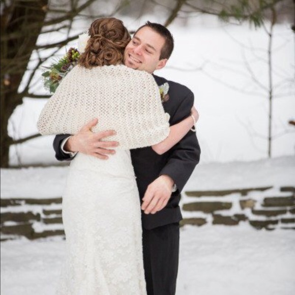 Hand made ivory wedding shawl - Picture 3 of 4
